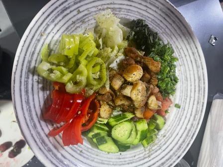 Akdeniz Yesillikli Tavuk Salata